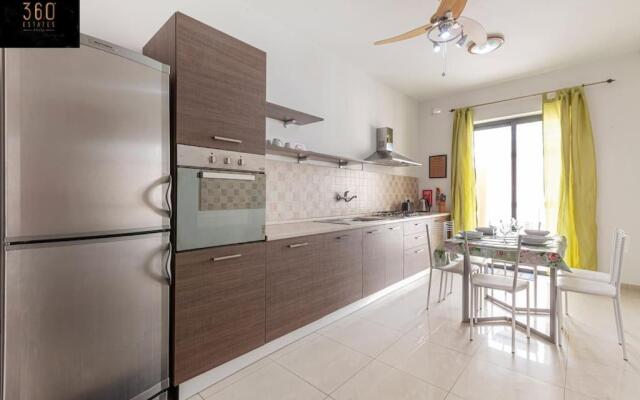 Beautiful designed seaside APT in Sliema Hotspot by 360 Estates