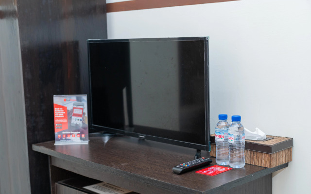 RedDoorz Syariah near Marvell City Mall 2