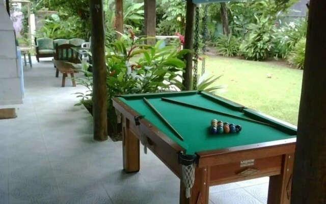 Casa com churrasqueira na Vila Barra Una