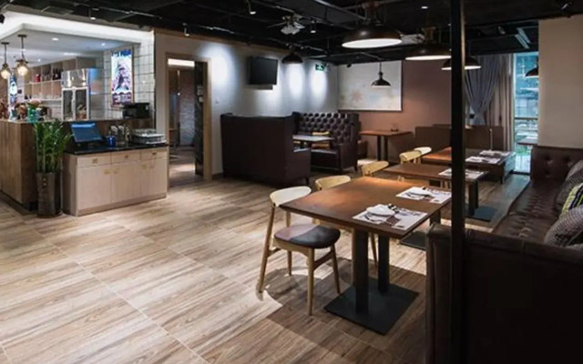 Vienna Hotel Shenzhen Gongming Hufa Bei Road Branch