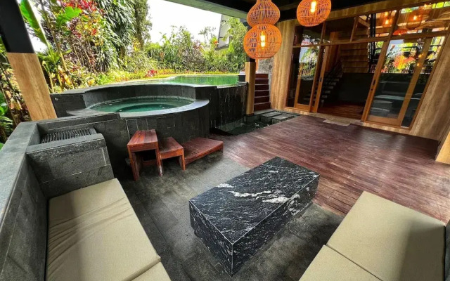 Villa 4-BR Klub Bunga No. 10 Batu Malang