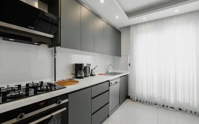 Duplex w Balcony Terrace 5 min to Beach