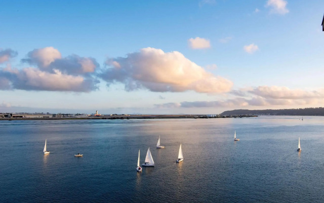 Hilton San Diego Airport/Harbor Island