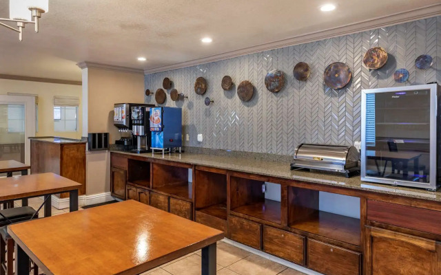 Best Western Plus John Jay Inn & Suites