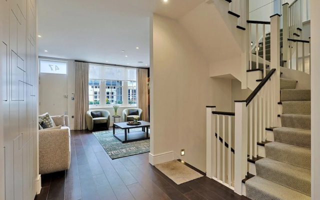 Luxe Home With Cinema Room - South Kensington