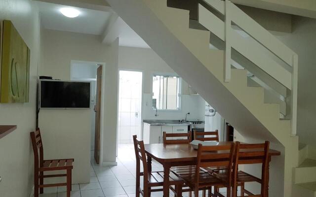 RESIDENCIAL COM CASAS DE 2 DORM - Praia Garopaba