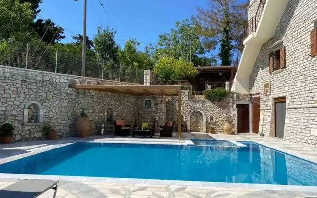 Peacefull Stone-Built Villa