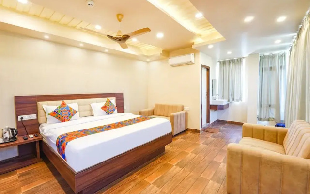 FabHotel Grand View Inn