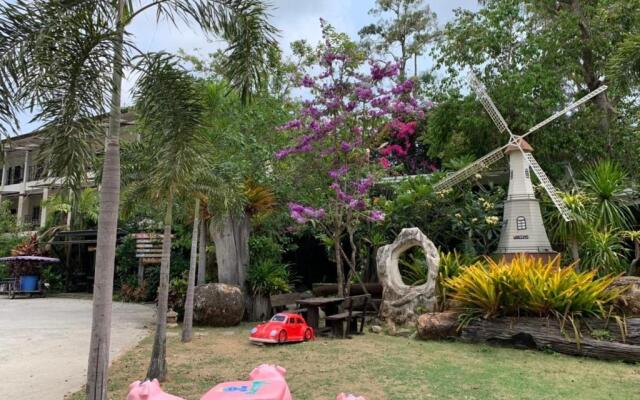 Rayonghouse Resort