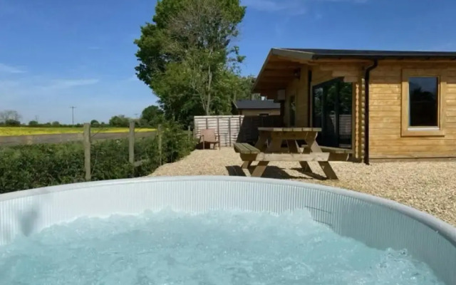 Inviting 2-bedroom Cabin in Ashton Under Hill