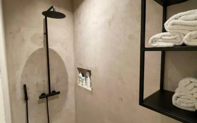 3 Room Luxury Design Apartment