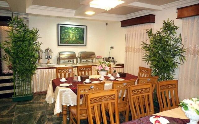 Hotel Sahara
