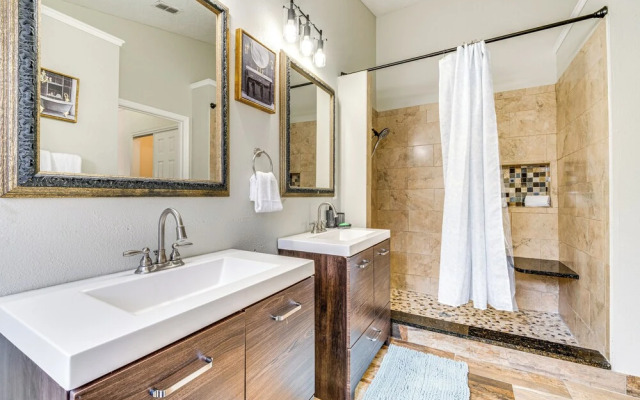 8 Mi to Disney Parks: Poolside Paradise!