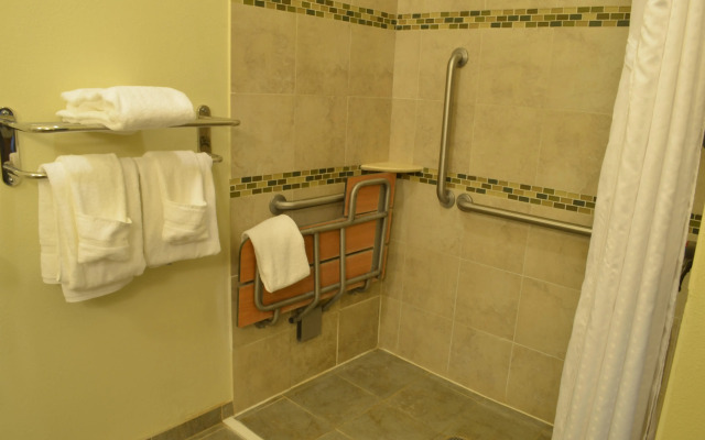 Holiday Inn Express Waterloo Cedar Falls by IHG