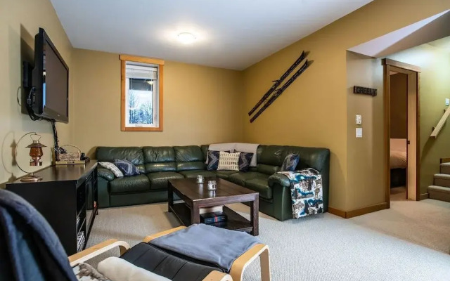 Stoke Cabin by Revelstoke Vacations