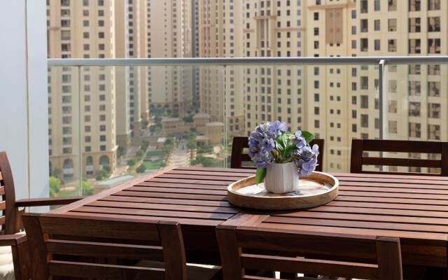 Modish & Vibrant 3BR Apartment in Marina