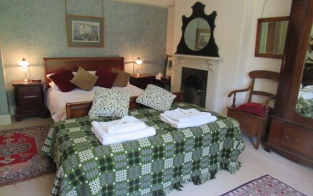 Ffrwdfal Country House