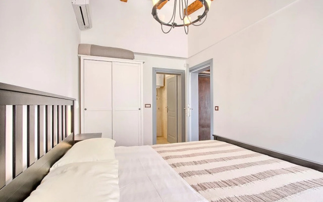 Holiday House in Pula 30 m From the sea