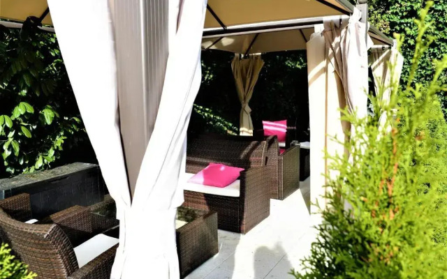 Ascot Hotel