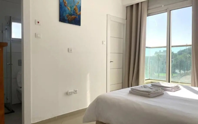 Sunny 3BR Apartment Golf Residence