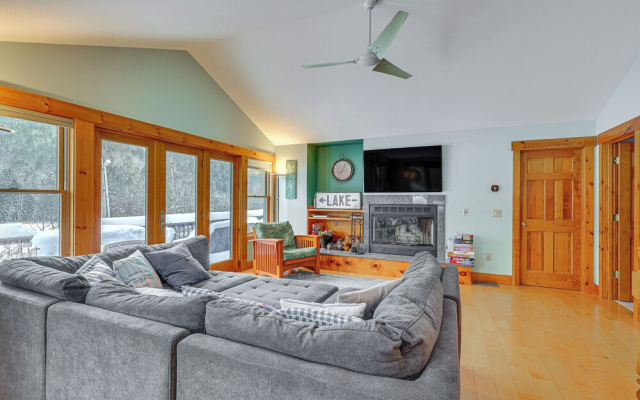 All-season Lake House Between Okemo & Killington!