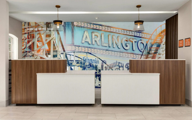 La Quinta Inn & Suites by Wyndham Dallas Arlington South