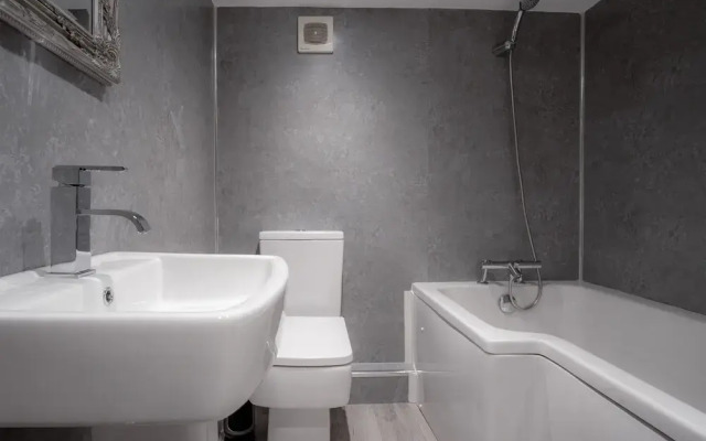Ivy Cellar - 1 Bedroom Apartment - Tenby