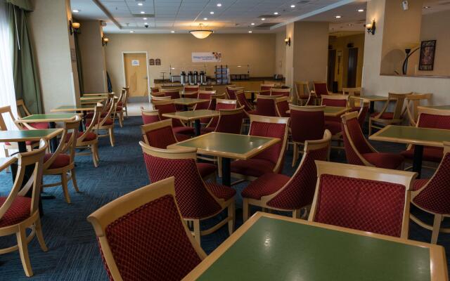Holiday Inn Express Saltillo Zona Aeropuerto by IHG
