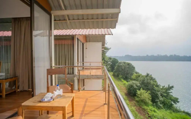 Shvas Island Resort