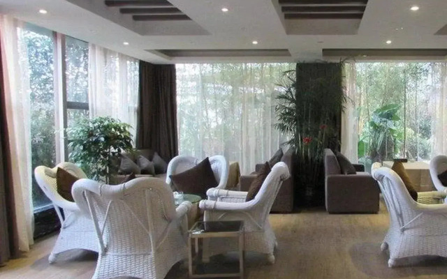 Liwan Holiday Hotel