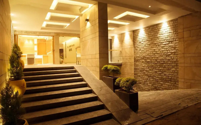 Sri Aadhish Grand Hotel
