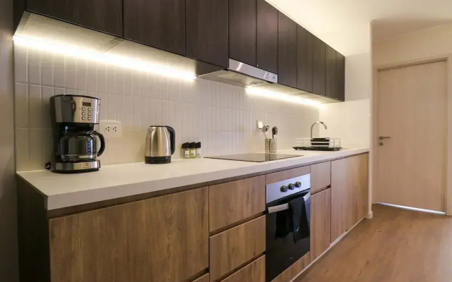 w Elegant 2BR w Balcony Near Larcomar