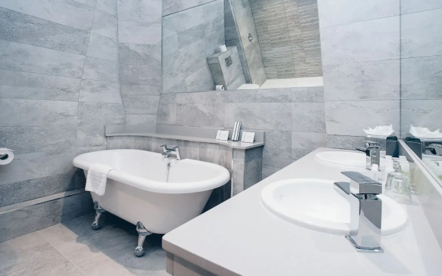 County Hotel & County Aparthotel Newcastle