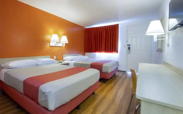 Motel 6 Phoenix - Northern Avenue