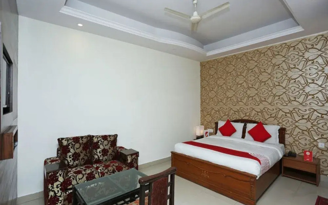 OYO 14674 Hotel Raj Mahal Inn