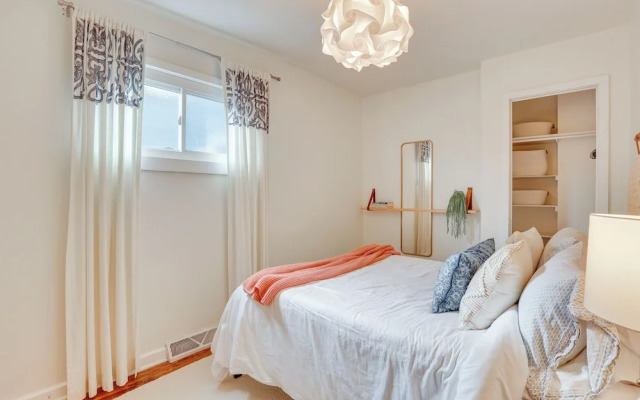 Patio & Lake Views: Family-friendly Canton Retreat