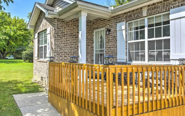 Charming Springfield Escape w/ Furnished Deck