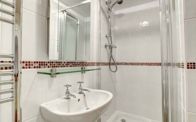 Modern Holiday Home in Bowness-On-Windermere Near Lake