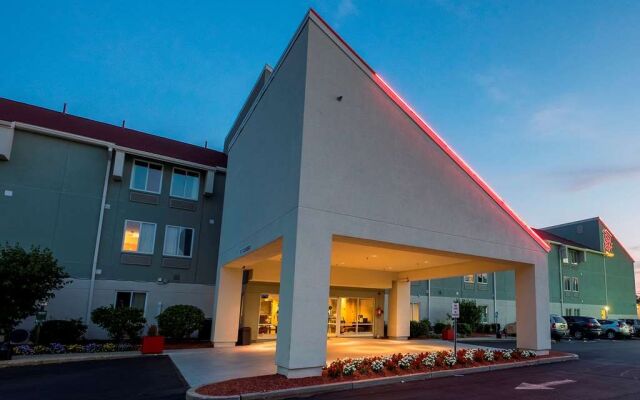 Red Roof Inn PLUS+ Boston - Logan