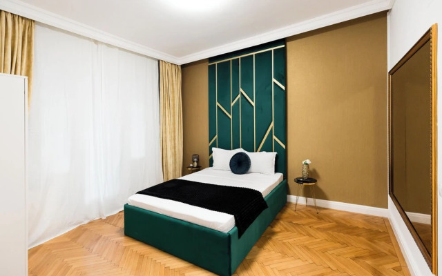 Bucharest Studios Paris Room