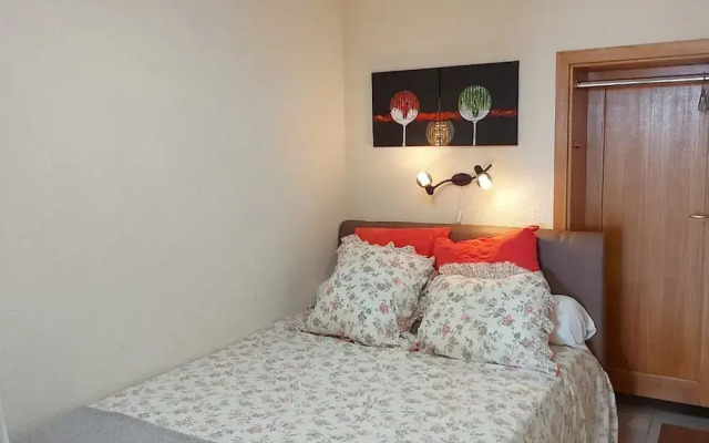 Coastal Charm in Kaštel Kambelovac With Terrace & Sea Views