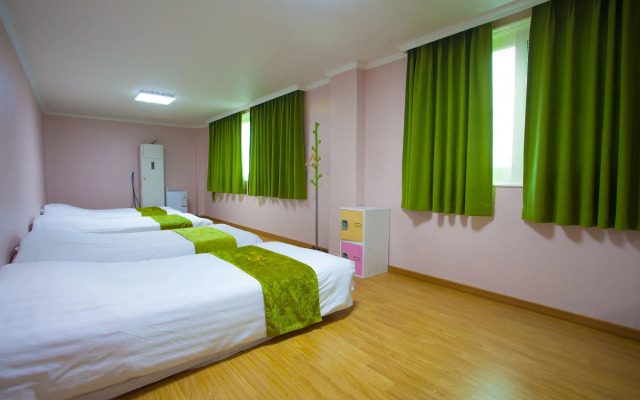 Jeju R Hotel & Guest House - Hostel