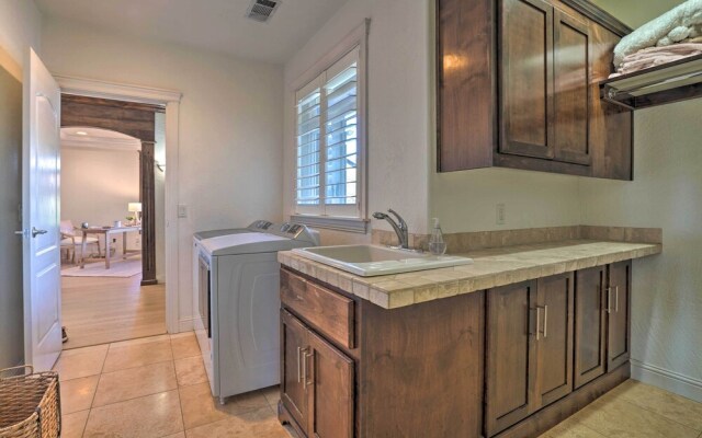 Luxe Getaway w/ Riverfront Views in Grants Pass!