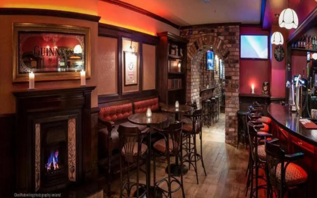 Ewings Bar & Self-Catering Accommodation