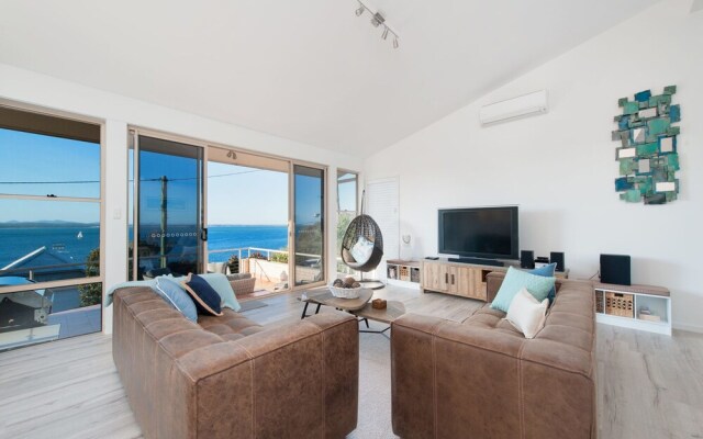 Sand & Sea, 1/13 Gloucester Street