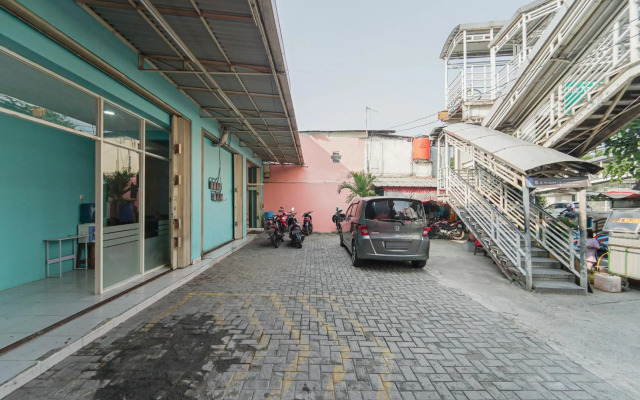 OYO 779 Mn One Residence Syariah Near ITC Cempaka Mas Near Kalbe Farma