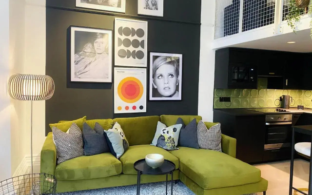 Modern and Bright Three Bed Apartment