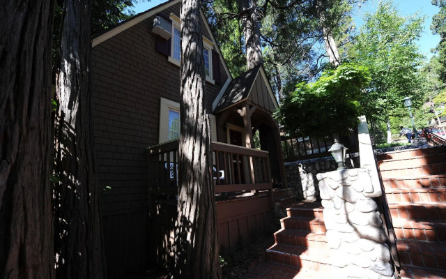 Saddleback Inn