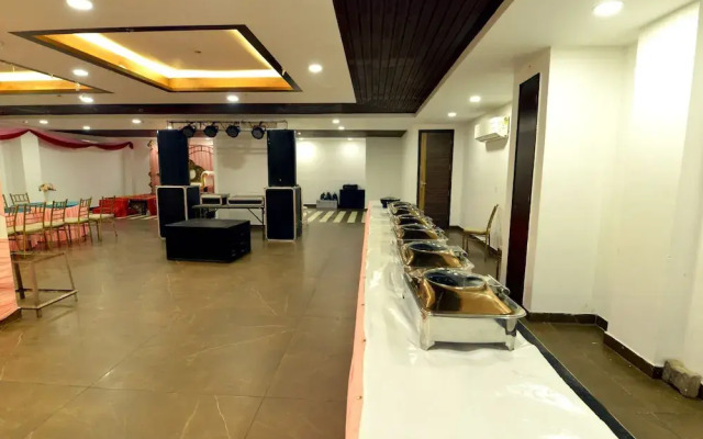 Oyo 11367 Hotel Yellow