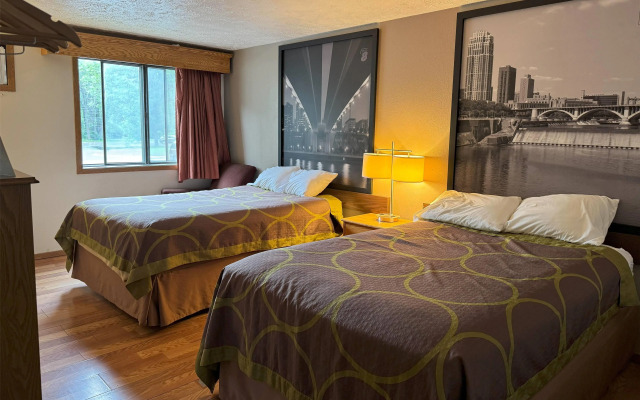 Super 8 by Wyndham Chaska